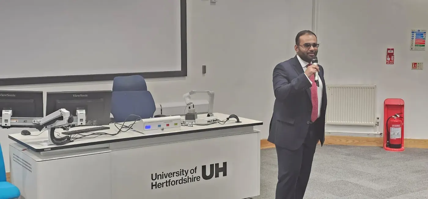 Munawar Kazmi presenting at the University of Hertfordshire
